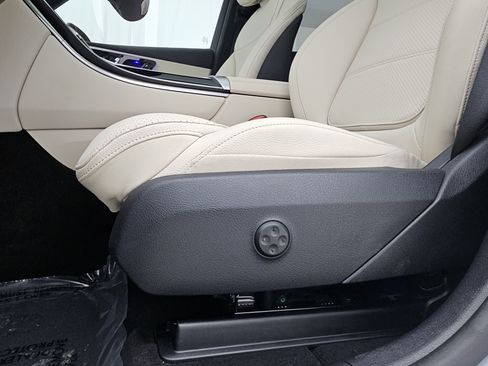 Certified 2025 Mercedes-Benz GLC 300 4MATIC w/ Driver Assistance Package image 11