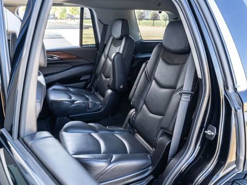 Used 2018 Cadillac Escalade Luxury image 19