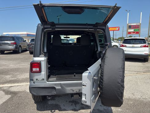 Used 2024 Jeep Wrangler Unlimited Sport AWD/4WD image 27
