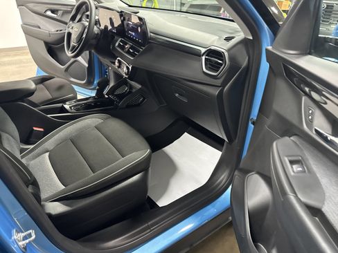 Used 2025 Chevrolet TrailBlazer LT image 34