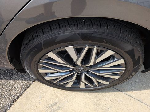Used 2025 Nissan Altima 2.5 SV FWD image 10