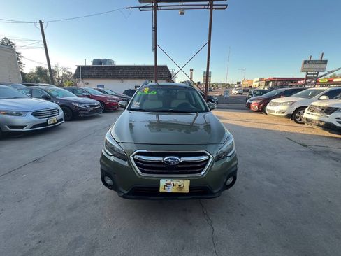 Used 2018 Subaru Outback 2.5i Premium AWD/4WD image 2