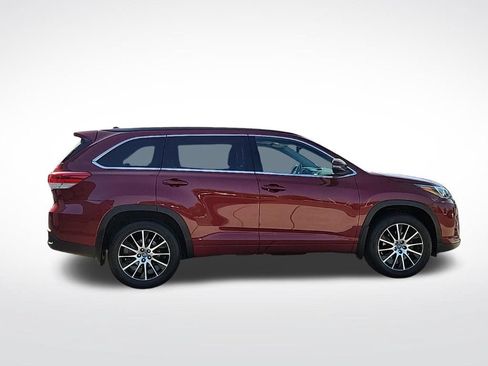 Used 2017 Toyota Highlander SE AWD/4WD image 5