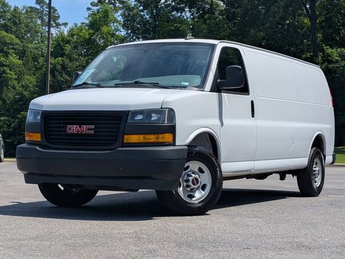 Used 2022 GMC Savana 3500 Extended w/ Driver Convenience Package RWD image 4