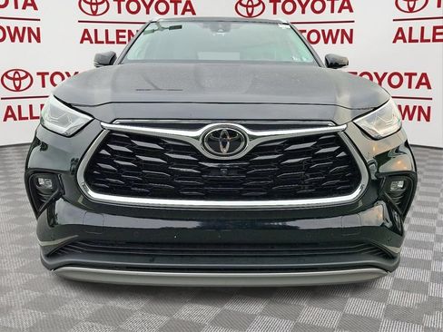 Used 2024 Toyota Highlander Platinum AWD/4WD image 2