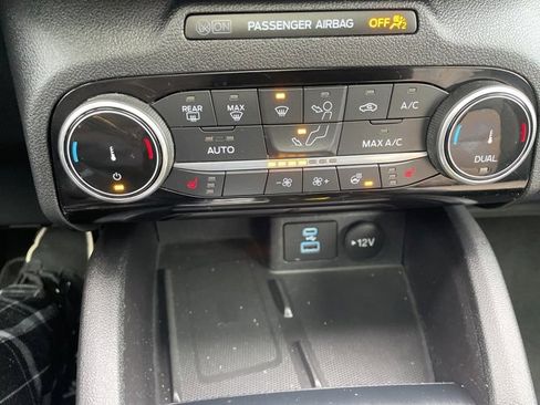 Used 2022 Ford Escape Titanium w/ Titanium Premium Package image 29