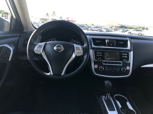 Used 2016 Nissan Altima 2.5 S w/ Power Driver Seat Package image 9