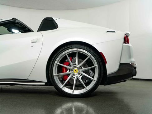 Used 2022 Ferrari 812 GTS RWD image 13