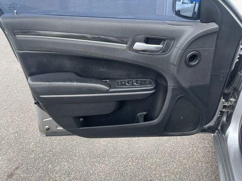 Used 2017 Chrysler 300 Limited RWD image 13