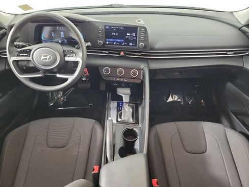 Used 2025 Hyundai Elantra SE FWD image 16