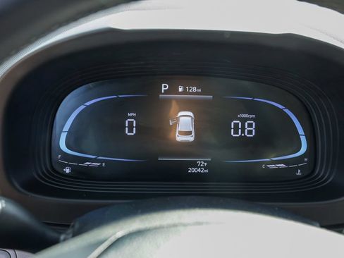 Used 2025 Hyundai Venue SEL FWD image 29