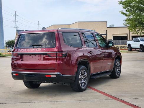 Used 2024 Jeep Wagoneer Series II w/ Flexible Seating Group AWD/4WD image 4