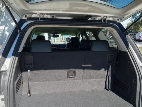 Used 2010 GMC Acadia SL w/ Preferred Package image 6