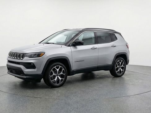 Used 2025 Jeep Compass Limited image 3