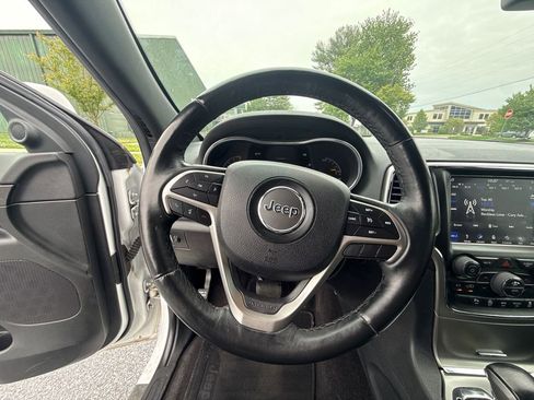 Used 2018 Jeep Grand Cherokee Altitude AWD/4WD image 19