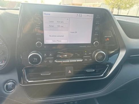 Used 2022 Toyota Highlander LE FWD image 9