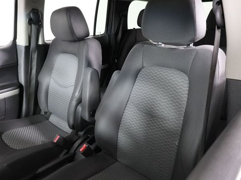 Used 2010 Chevrolet HHR LT image 11