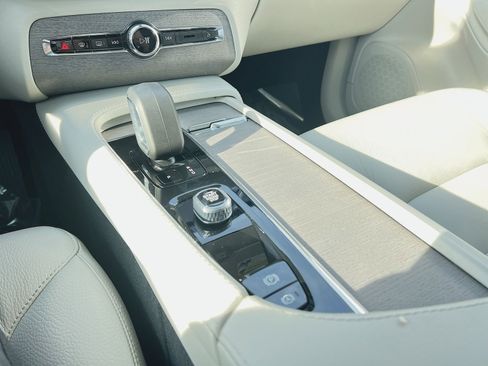 Used 2024 Volvo XC90 B6 Plus w/ Protection Package image 22