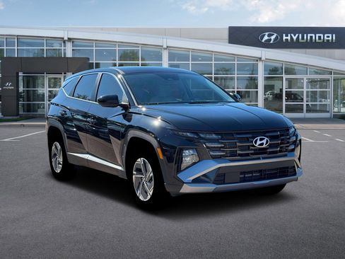 New 2026 Hyundai Tucson Blue SE image 11