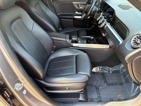Used 2021 Mercedes-Benz GLB 250 4MATIC image 31