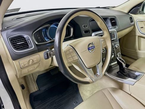 Used 2016 Volvo V60 T5 Platinum image 10