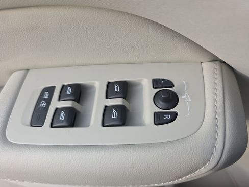 New 2026 Volvo XC60 B5 Ultra w/ Protection Package Premier image 38