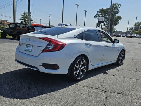 Used 2019 Honda Civic Touring image 12