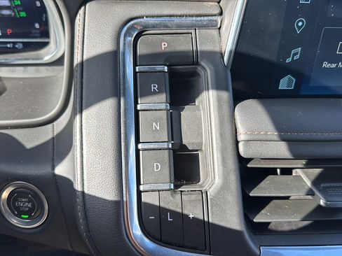 Used 2024 Chevrolet Tahoe High Country image 36