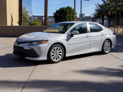 Used 2024 Toyota Camry LE FWD image 8