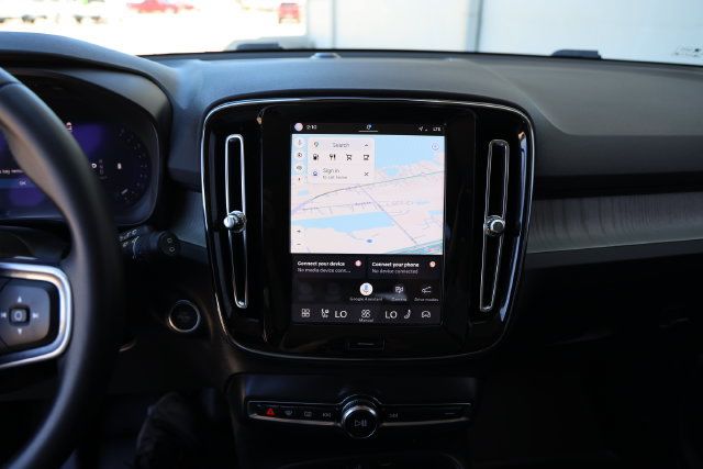 Used 2025 Volvo XC40 B5 Core w/ Climate Package AWD/4WD image 17