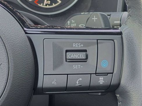 Used 2023 Nissan Rogue SL AWD/4WD image 18