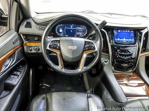Used 2020 Cadillac Escalade ESV Luxury image 13