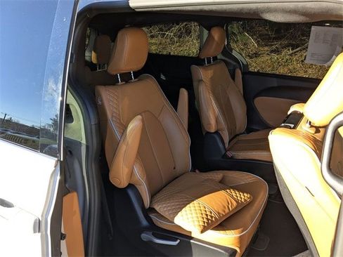 Certified 2021 Chrysler Pacifica Pinnacle image 26