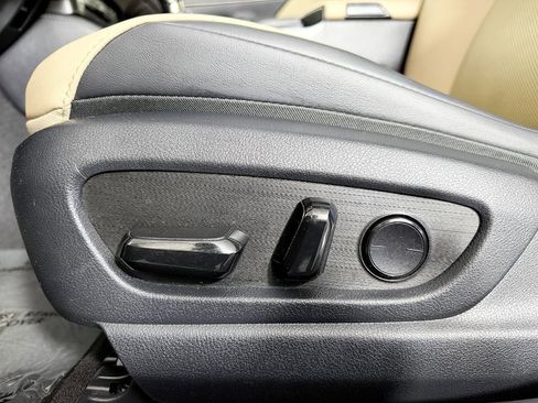 Used 2019 Lexus ES 300h w/ Premium Package FWD image 35