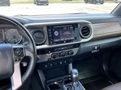 Used 2016 Toyota Tacoma Limited w/ Towing Package RWD image 9