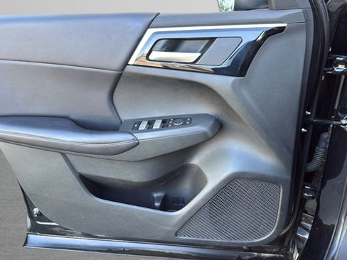 Used 2023 Mitsubishi Outlander 4WD Plug-In Hybrid image 29