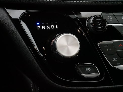 Used 2024 Chrysler Pacifica Limited w/ S Appearance Package image 23