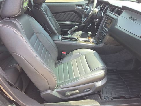 Used 2011 Ford Mustang GT Premium w/ Electronics Pkg RWD image 14
