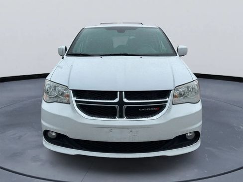 Used 2019 Dodge Grand Caravan SXT image 2