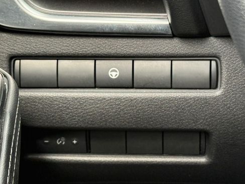 Used 2023 Nissan Rogue SV AWD/4WD image 19