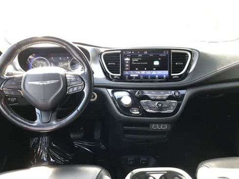 Used 2021 Chrysler Pacifica Touring-L w/ S Appearance Package AWD/4WD image 11