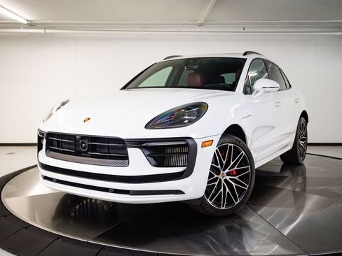 Certified 2023 Porsche Macan S AWD/4WD image 1