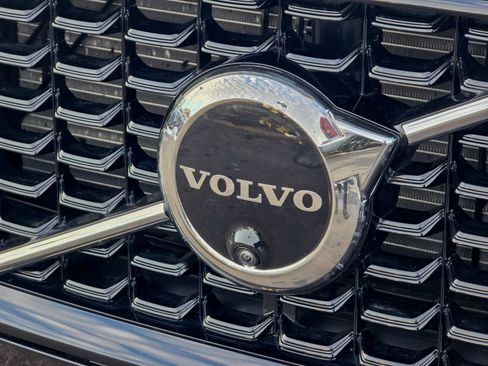 Used 2024 Volvo XC60 B5 Plus image 3