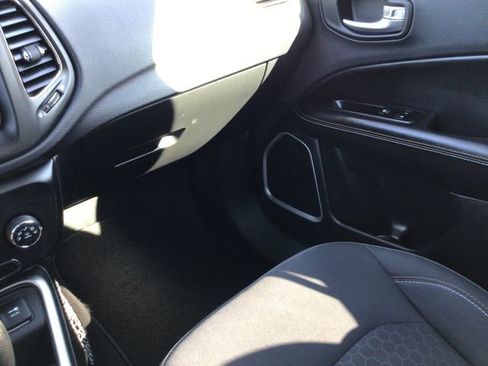 Used 2018 Jeep Compass Sport FWD image 32