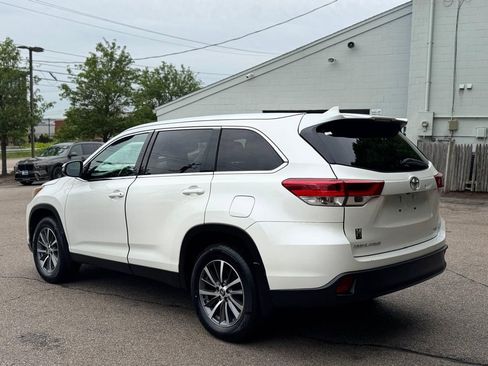 Used 2019 Toyota Highlander XLE AWD/4WD image 4
