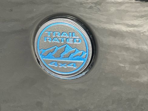 Used 2024 Jeep Wrangler Unlimited image 32