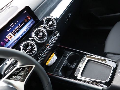 New 2026 Mercedes-Benz GLB 250 4MATIC image 21