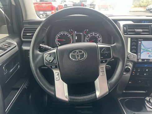 Used 2022 Toyota 4Runner Limited AWD/4WD image 18