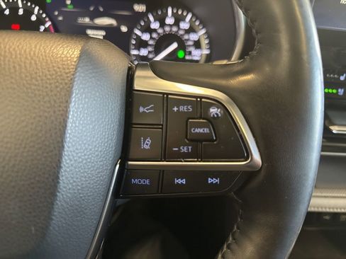 Used 2021 Toyota Highlander Limited image 15