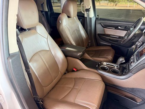 Used 2016 GMC Acadia SLT w/ Premium Edition FWD image 16